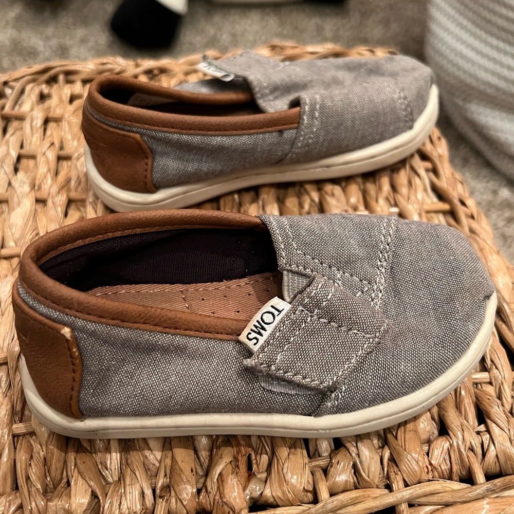 TOMS Baby sz 5 loafer